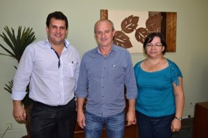 Dr. Luciano com o prefeito Mauri e a secretária Ana Maria