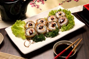 Hot Roll são deliciosos sushis empanado em farinha especial e fritos. Podendo ser com os seguintes recheios * salmão com crean cheese * salmão grelhado com crean cheese * atum, alho desidratado e crean cheese * kani-kama e crean cheese * skin * california Ligue e peça o seu! 34-9974-5245