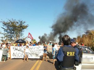 manifestacao_campo_florido