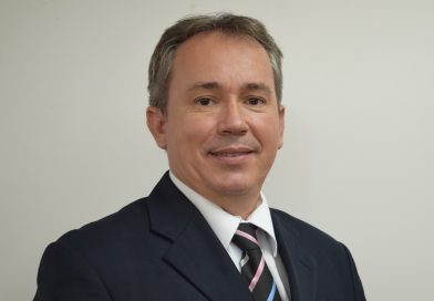 Vereador Edivalder questiona sobre serviço de limpeza em canteiros centrais e poda de árvores na cidade