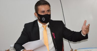Vereador Jhonathan reivindica canaleta e tapa buraco na Avenida Goiás Vereador Jhonathan reivindica canaleta e tapa buraco na Avenida Goiás