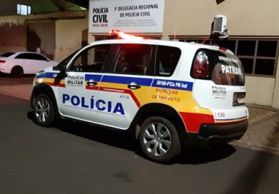 Homem furta mesa de centro enquanto criança brincava na calçada no bairro Ipê Amarelo