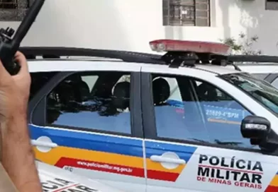 Homem de 33 anos colide carro em poste após festa em Planura
