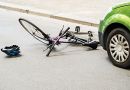 Ciclista fica ferida após colisão lateral com ônibus em Frutal