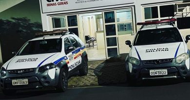 Homem é preso por desacato e tumulto durante abordagem policial na praça Nossa Senhora da Abadia, em Frutal