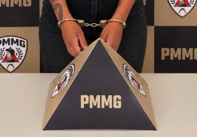 Mulher procurada pela Justiça é presa pela Polícia Militar em Campina Verde Mulher procurada pela Justiça é presa pela Polícia Militar em Campina Verde